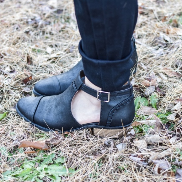 Luxe Label Shoes - BUCKLE CUTOUT ANKLE BOOTIE